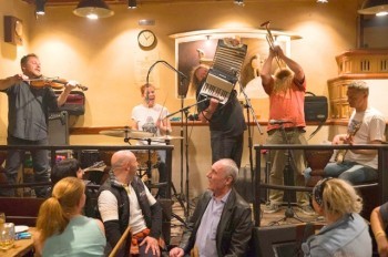 В пятницу культовая пражская пивная проведет концерт в поддержку Украины