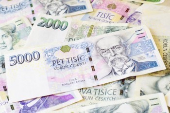 Житель Чехии поверил мошеннику и потерял 12,5 млн крон 