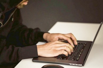 Житель Чехии обманул педофилов на 1 млн крон