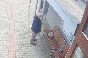 В Праге в полицию явился пенсионер, обворовавший молодую маму