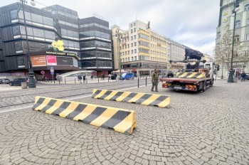 В центре Праги установили дополнительные бетонные заграждения