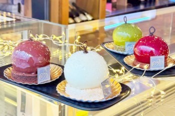 Порадуйте себя и близких в Новый год: потрясающие десерты от пражской Café Millème