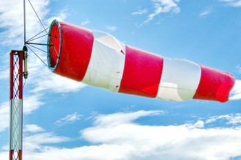 Жителей Чехии предупредили о сильном ветре и гололедице