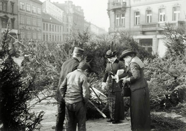 Как жители Праги отмечали Рождество в прошлом: архивные видео