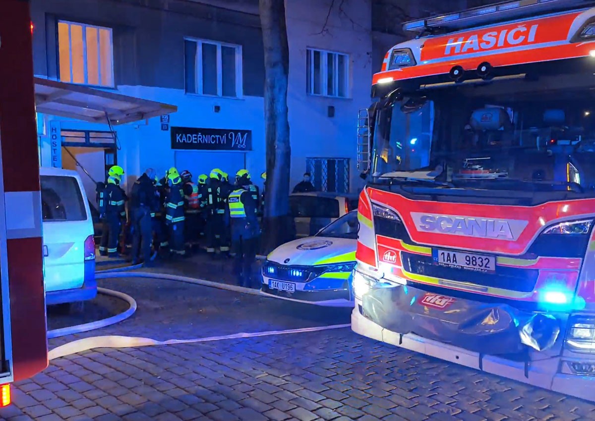 В Праге горел хостел. Пожарные эвакуировали 60 человек