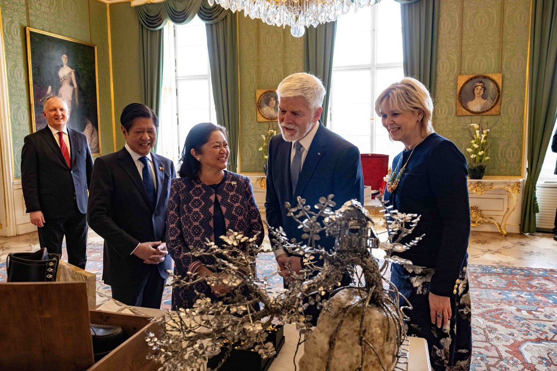 Бесплатную выставку подарков президенту в Пражском Граде обновят и продлят