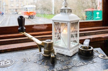 В субботу исторические трамваи будут развозить Вифлеемский огонь по Праге