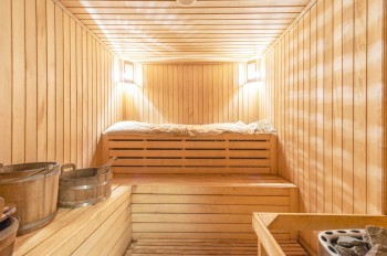 Жители Чехии неожиданным способом спаслись из запертой сауны