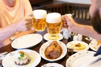 Опубликован рейтинг лучших стран для людей с вредными привычками. Чехия среди лидеров