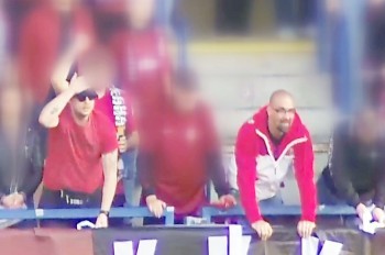 Пражская полиция разыскивает двух мужчин, подозреваемых в расизме: видео