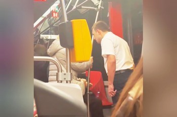 В Праге будут заново судить водителя трамвая, ударившего украинца. Условный срок его не устроил