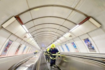 В центре Праги на станции метро загорелся эскалатор