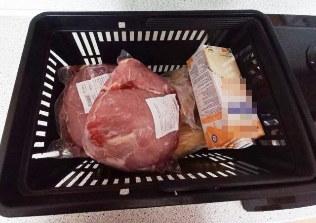В Чехии вор украл продукты и спрятался от полиции под кроватью 