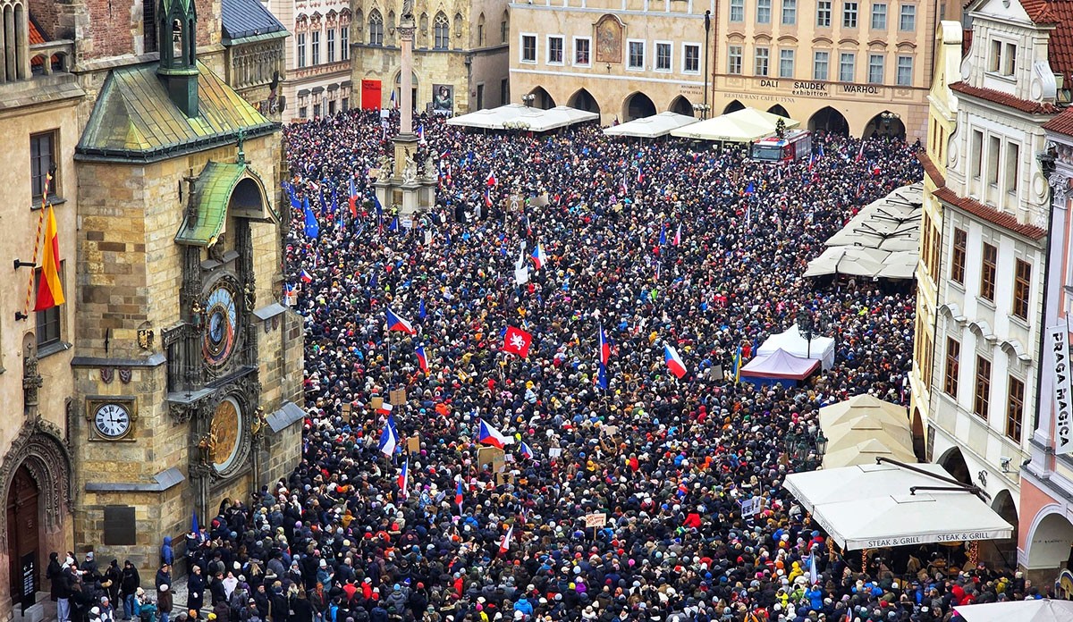 В центре Праги прошел массовый митинг в поддержку президента Чехии: фото и видео