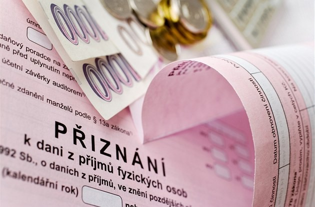 Жителей Чехии призывают не посещать налоговые инспекции во избежание очередей