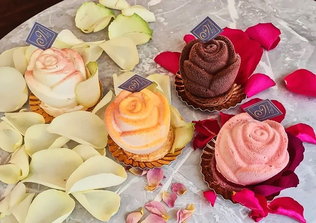 Пражская кондитерская Café Millème приготовила цветочные десерты к 8 Марта