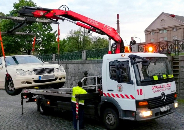 В Праге вырастет стоимость эвакуации и штрафстоянки автомобилей