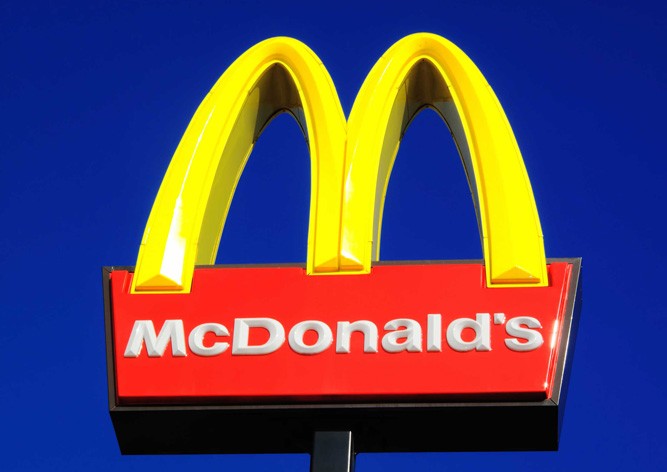 В Сети высмеяли новую униформу работников McDonald’s