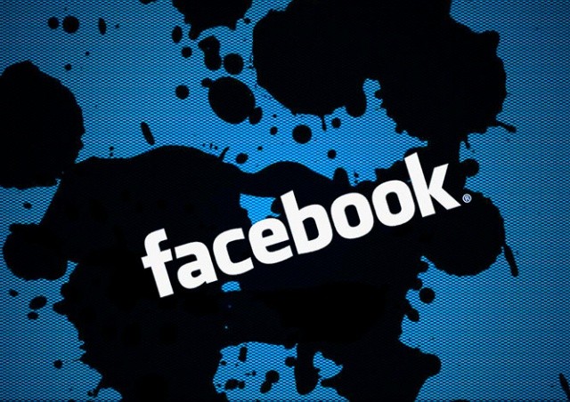 В работе Facebook и WhatsApp произошел сбой