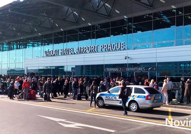 Аэропорт Праги эвакуировали из-за пассажирки, угрожавшей терактом