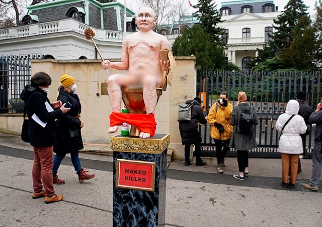 У посольства России в Праге прошла антипутинская демонстрация