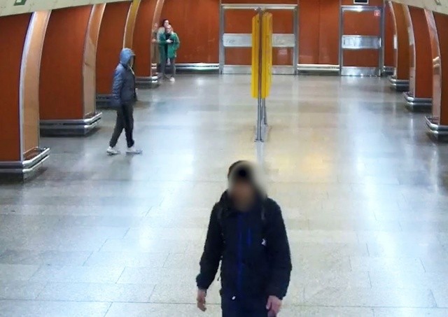 В Праге агрессор избивал случайных людей в метро: видео