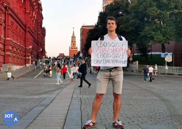 Вернувшегося в Россию из Чехии айтишника посадили на 7 лет за донат Навальному