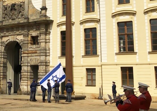 В Праге вновь открыли набережные