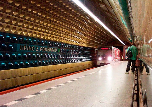 Станцию метро Jiřího z Poděbrad закроют на 10 месяцев, но неизвестно когда