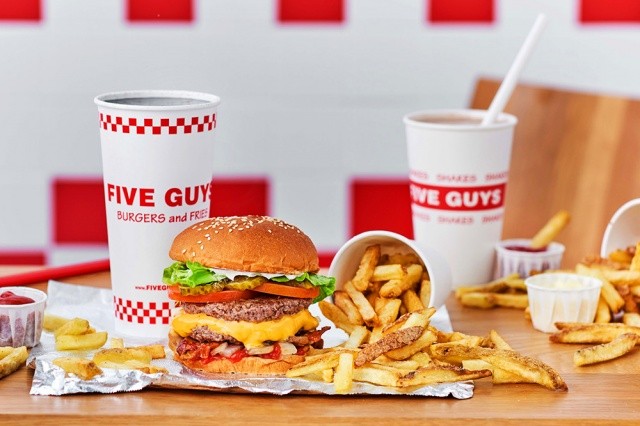 В Праге откроется ресторан американской сети фастфуда Five Guys