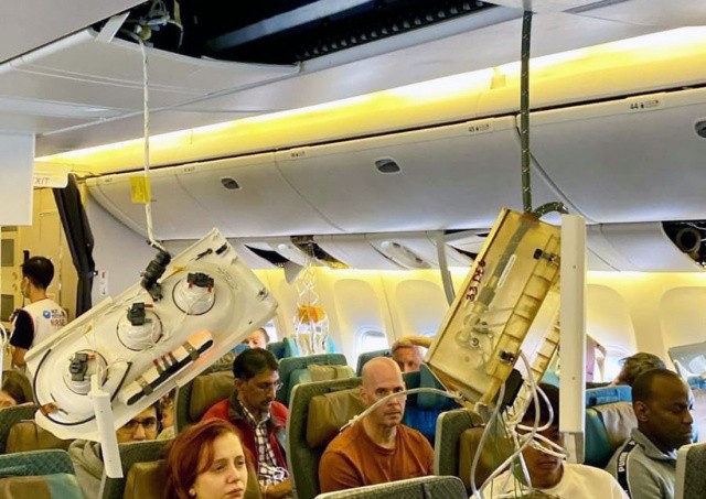 Из-за сильной турбулентности один пассажир Singapore Airlines погиб и 30 пострадали