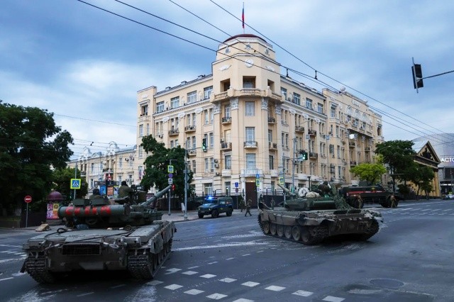 Пригожин поднял мятеж и объявил о походе на Москву. «Вагнеровцы» уже заняли Ростов