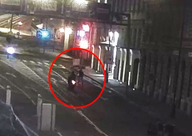 Пьяный мужчина устроил погром в центре Праги: видео