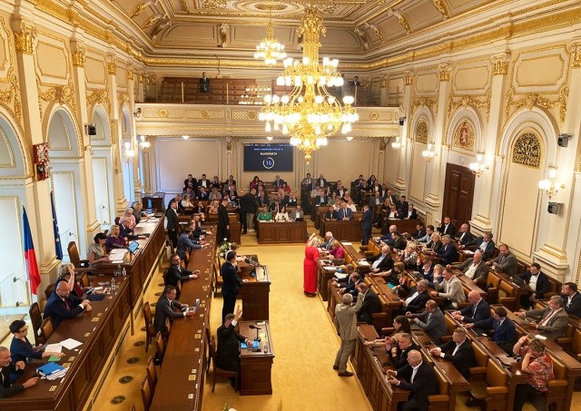 Парламент Чехии поддержал в первом чтении важный закон для украинских беженцев