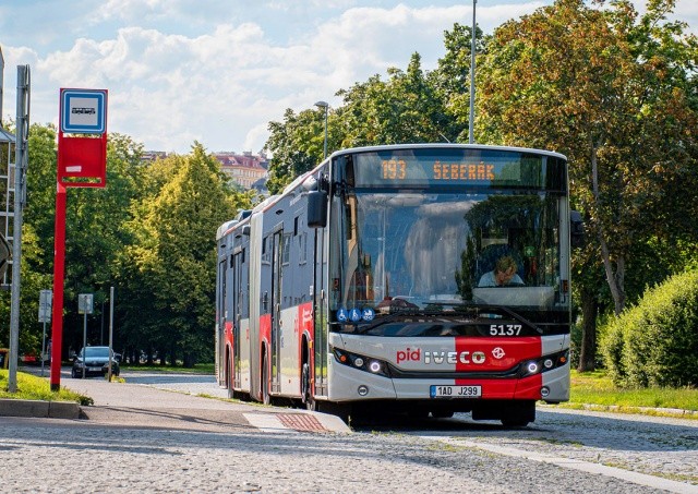 Все автобусные остановки в Праге перешли в режим «по требованию»