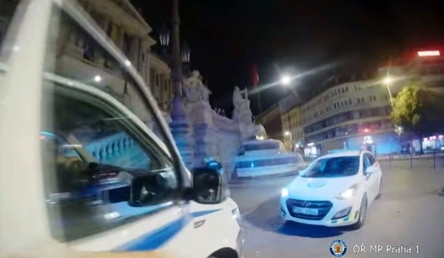 Сбежавший пациент психбольницы поджег себя в центре Праги: видео