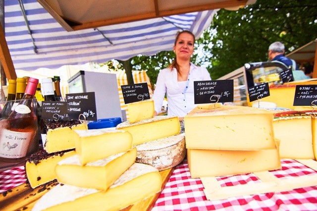 В центре Праги откроется французский продуктовый рынок