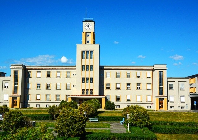 Активисты прокомментировали уголовное дело за флаг Украины, нарисованный во дворе россиян в Праге