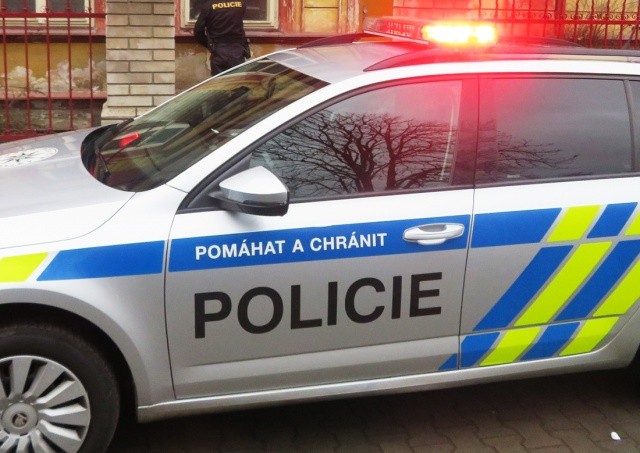 В Праге пассажир автобуса напал с ножом на свою бывшую: видео
