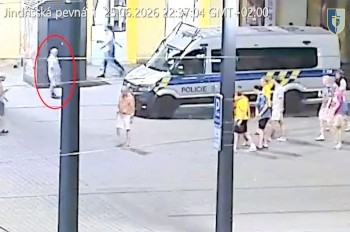 В Праге мужчина на пустом месте нарвался на проблемы с полицией: видео
