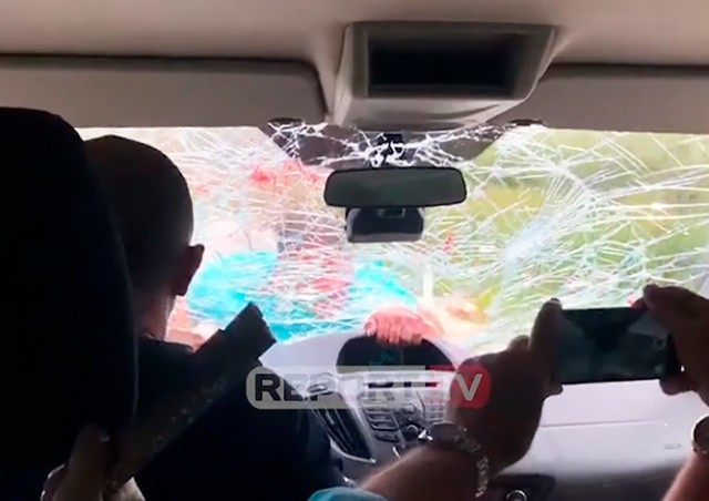 В Албании владелец ресторана напал на туристов за отмененный заказ: видео
