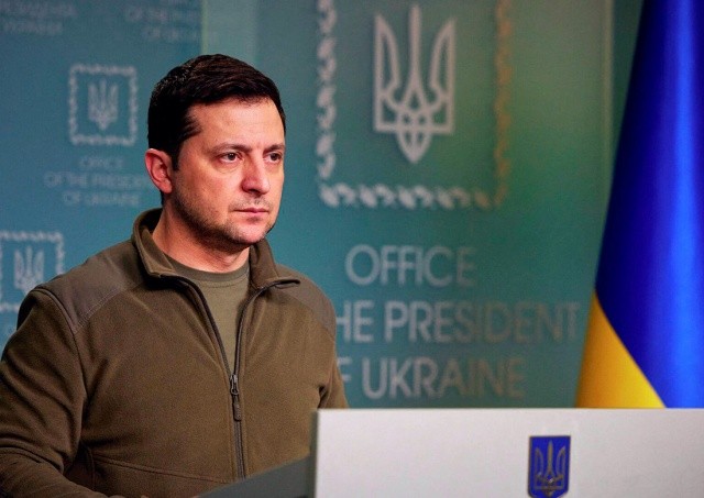 Зеленский призвал Запад закрыть въезд россиянам независимо от их позиции