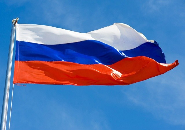 Полиция Чехии преследует россиянина за обход санкций. Его подозревают в переводе денег для путинского олигарха