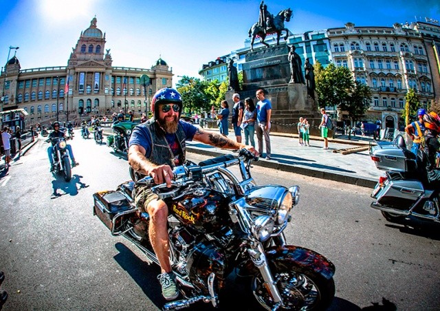 Сотни мотоциклов Harley-Davidson проедут по центру Праги