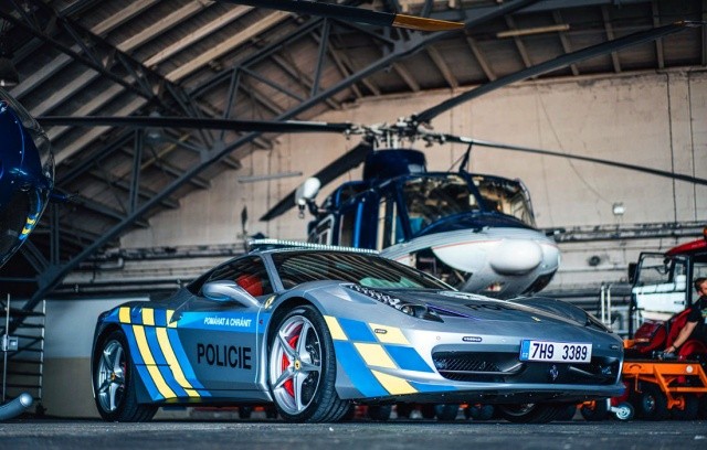 Эксплуатация служебного Ferrari обошлась полиции Чехии в крупную сумму