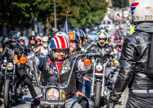 В субботу сотни мотоциклов Harley-Davidson проедут по центру Праги