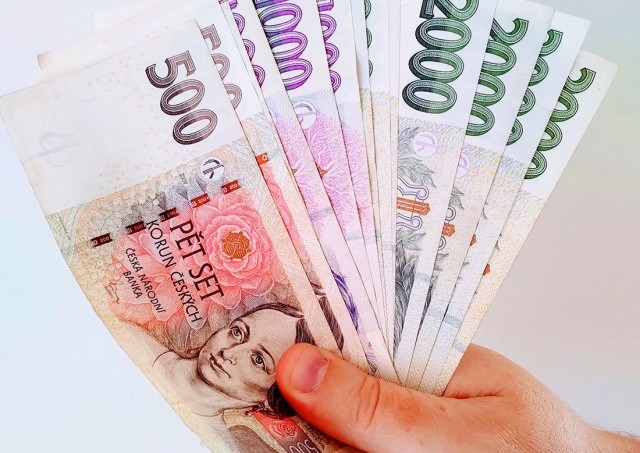 Минфин Чехии прогнозирует скорый рост средней зарплаты до 54 тыс. крон