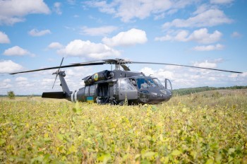 Украине передали вертолет Black Hawk, на который скинулись жители Чехии