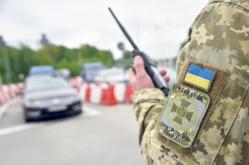 С четверга украинские мужчины 18-22 лет смогут выезжать за пределы Украины