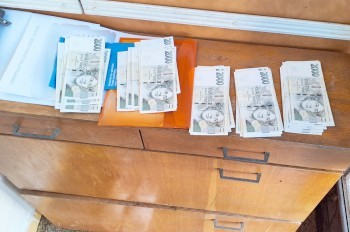 В Чехии пенсионерка забыла в магазине крупную сумму. Продавец всё вернул и отказался от награды